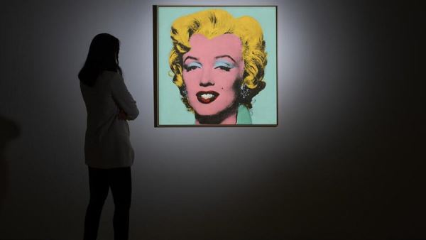 Портрет Монро работы Уорхола продали на аукционе Christie's за $195 млн<br />

